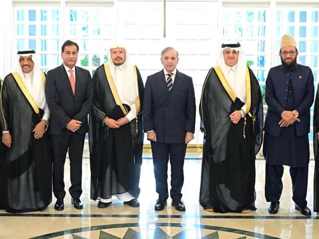 prime minister shehbaz sharif poses for a group photo with chairman of the saudi shura council dr abdullah bin mohammed bin ibrahim al sheikh and members of his high level delegation at the prime minister house on wednesday photo inp