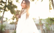 ushna shah uses memes humour to document pregnancy journey