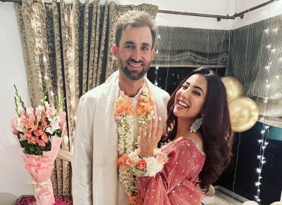 she said yes ushna shah announces engagement with hamza amin she said yes ushna shah announces engagement with hamza amin