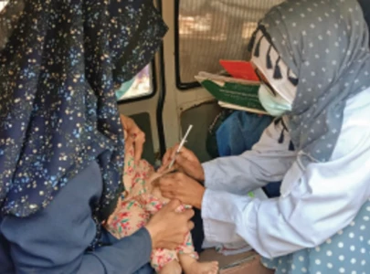 100 000 children immunised in slums 100 000 children immunised in slums