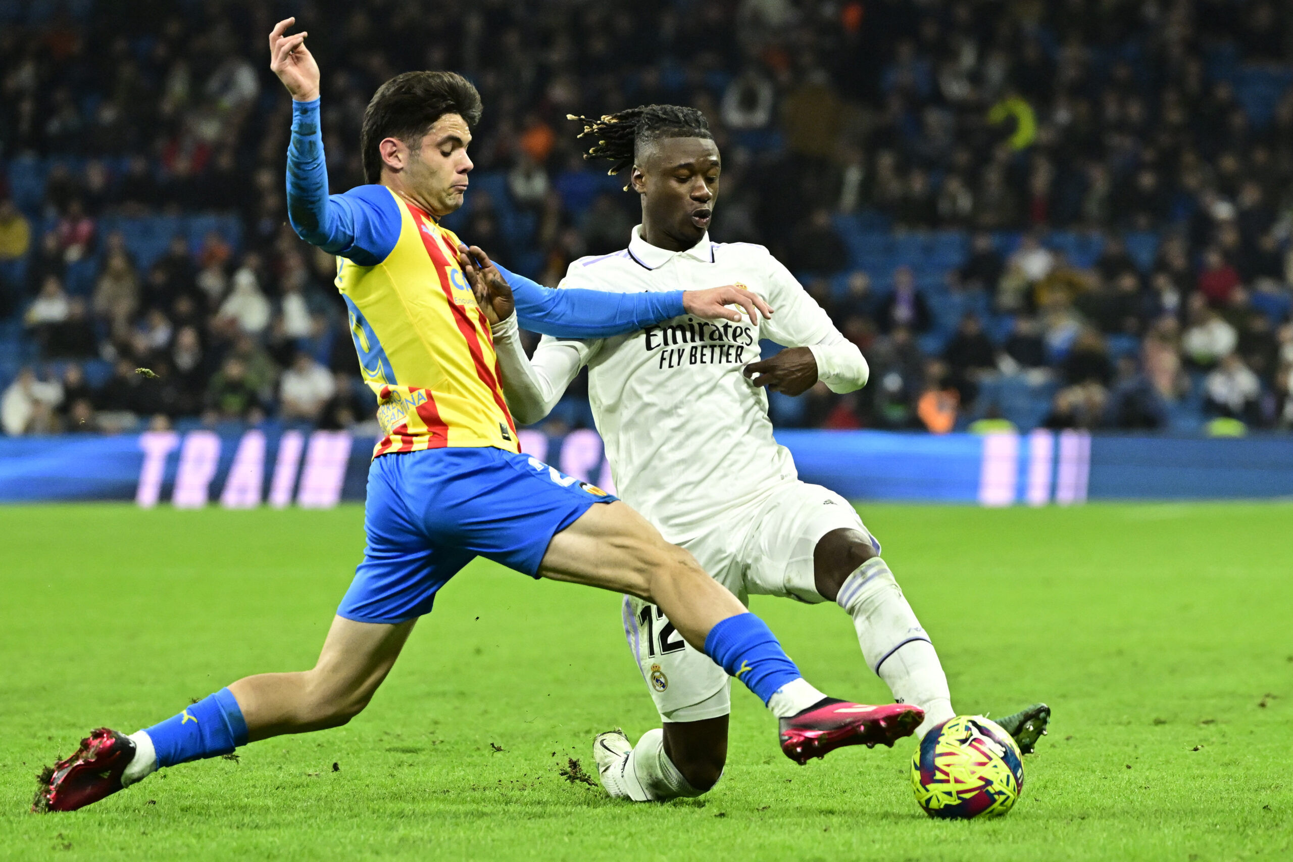 Valencia aiming for vital win over reeling Madrid