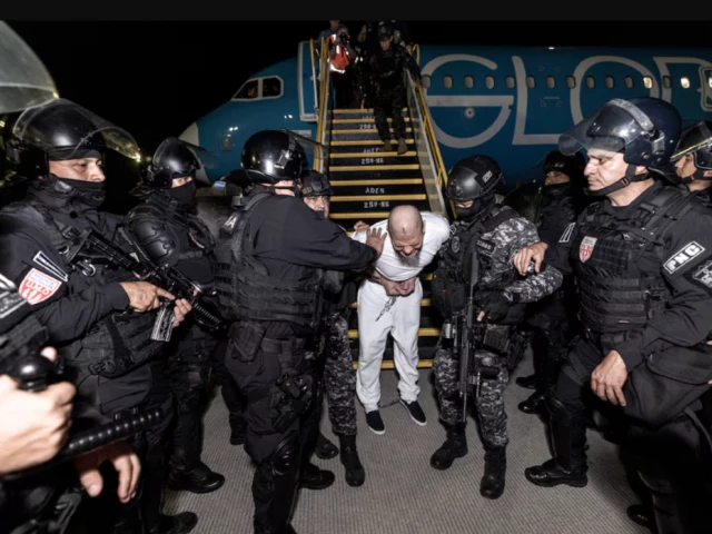 salvadoran police escort alleged members of the tren de aragua san luis talpa poto reuters salvadoran police escort alleged members of the tren de aragua san luis talpa poto reuters