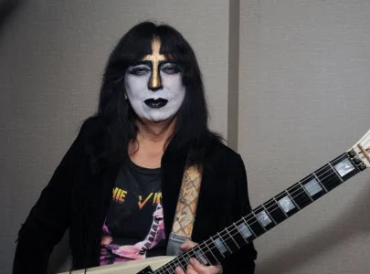 ex kiss guitarist vinnie vincent responds to criticism over 225 single