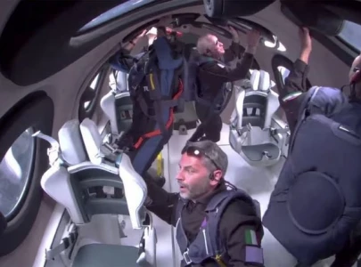 tourists take flight in virgin galactic spaceplane