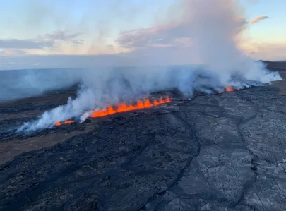 hawaii s kilauea volcano erupts following surge in seismic activity