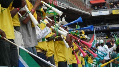 definitions of vuvuzela the farangi dictionary