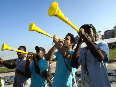 india embraces the vuvuzela for cwg