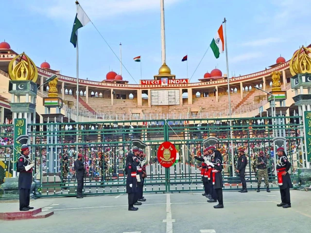 pakistan punjab rangers personnel and india s bsf perform flag lowering ceremony at the wagah attari border the ceremony which india halted in may following the pahalgam incident features a display of coordinated military maneuvers photo express pakistan punjab rangers personnel and india s bsf perform flag lowering ceremony at the wagah attari border the ceremony which india halted in may following the pahalgam incident features a display of coordinated military maneuvers photo express