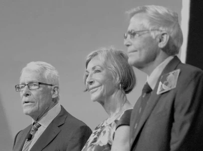 walton family tops bloomberg s wealthiest families list with 432 4b