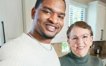 viral thanksgiving duo marks 10 years as wanda dench celebrates with jamal hinton