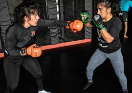 fighting stereotypes pakistan woman breaks mma barriers