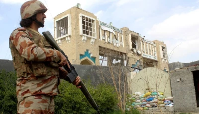 a pakistani soldier at the pakistan afghanistan border photo afp