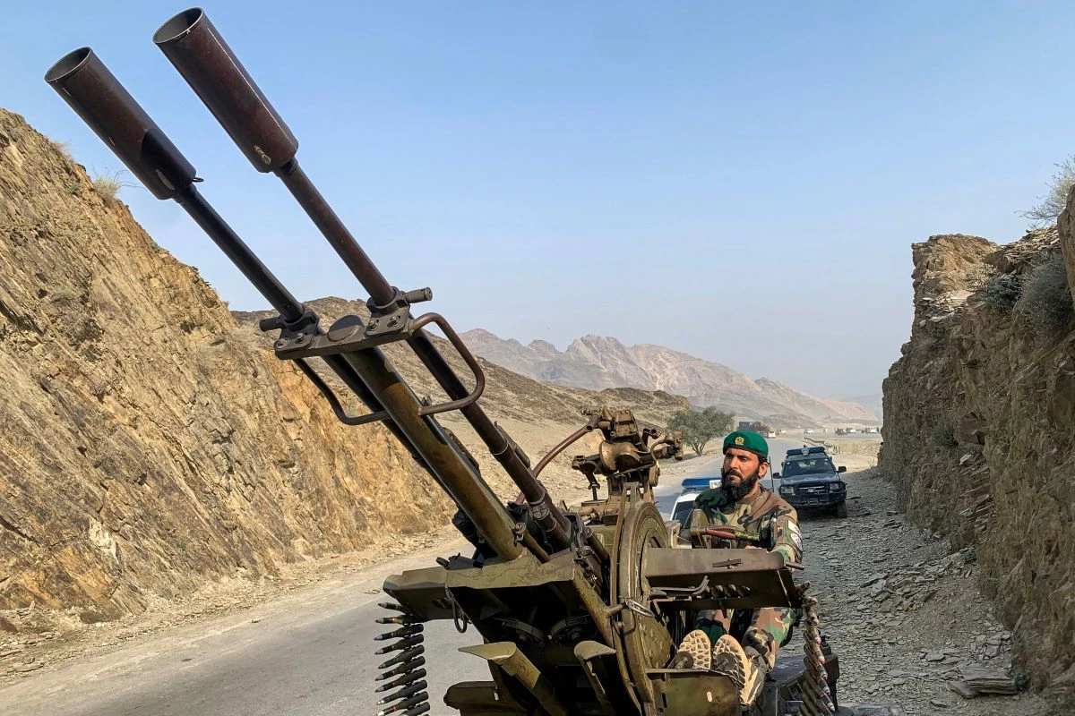 a taliban security personnel operating an anti aircraft gun keeps watch for pakistani airstrikes near the torkham border crossing between afghanistan and pakistan in the nangarhar province on february 27 2026 photo afp
