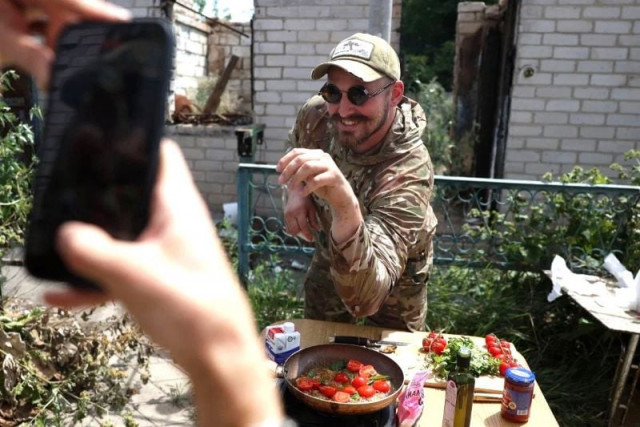 ukraine war soldier turned chef shares tiktok recipes between missions ukraine war soldier turned chef shares tiktok recipes between missions