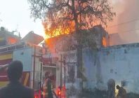 thick clouds of smoke billow from a warehouse engulfed in fire near barkat market lahore photo express thick clouds of smoke billow from a warehouse engulfed in fire near barkat market lahore photo express