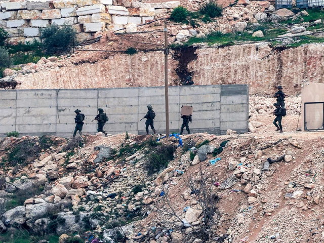 israeli army soldiers walk during a military operation in the jenin camp for palestinian refugees in the north of the occupied west bank on february 3 2025 photo afpisraeli army soldiers walk during a military operation in the jenin camp for palestinian refugees in the north of the occupied west bank on february 3 2025 photo photo afp