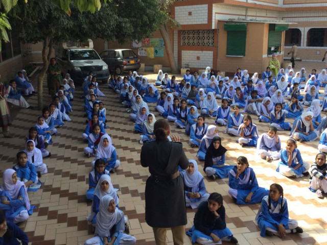 female police officers held self defence classes at local schools and colleges photo courtesy sho ghazala perveen