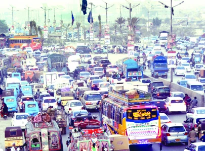heavy traffic chokes al asif square chowrangi