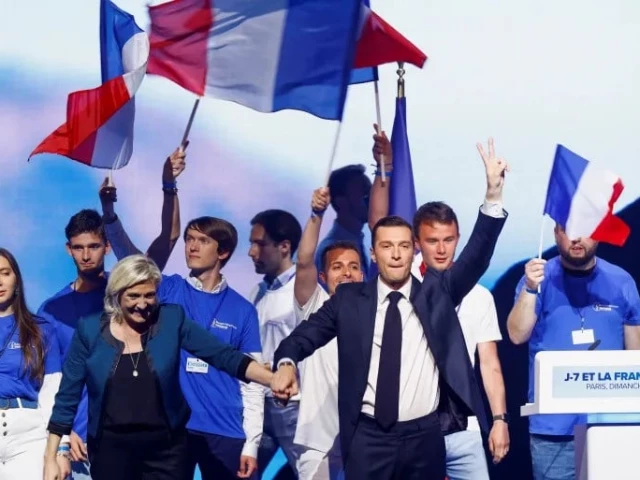 marine le pen president of the french far right national rally party parliamentary group and jordan bardella president of the french far right national rally party and head of the rn list for the european elections attend a political rally during the party s campaign for the eu elections in paris france june 2 2024 photo reuters