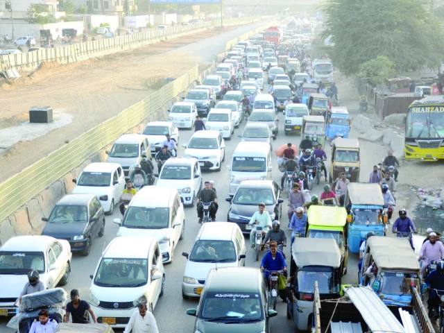 unlike the tradition of yore office workers in the metropolis rarely get to enjoy iftar at home with family commuters stuck on the dug up university road are waiting for the siren to announce the end of the fast in the slow moving traffic photo jalal qureshi express unlike the tradition of yore office workers in the metropolis rarely get to enjoy iftar at home with family commuters stuck on the dug up university road are waiting for the siren to announce the end of the fast in the slow moving traffic photo jalal qureshi express