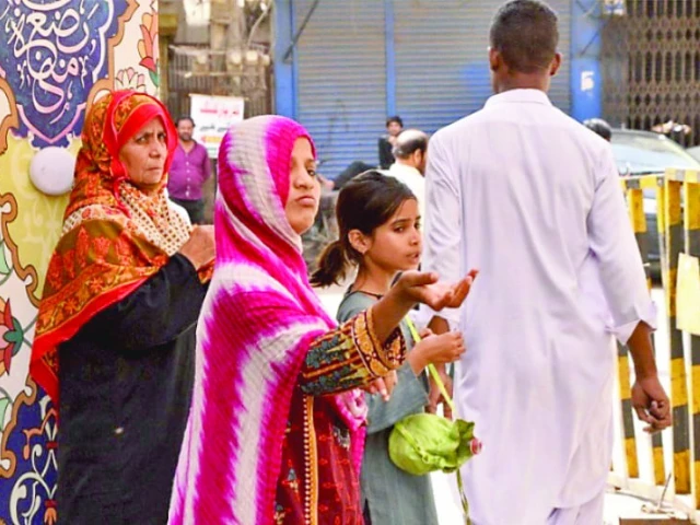 a family of professional beggars seeks alms in a hyderabad market ramazan and eid bring thousands of panhandlers to cities to exploit the spirit of charity while depriving the deserving ones who won t beg in bazaars photo express a family of professional beggars seeks alms in a hyderabad market ramazan and eid bring thousands of panhandlers to cities to exploit the spirit of charity while depriving the deserving ones who won t beg in bazaars photo express