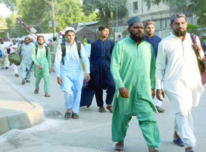 thousands go into spiritual retreat as aetekaf begins thousands go into spiritual retreat as aetekaf begins