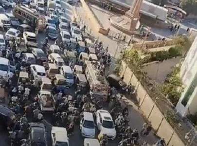 massive traffic jam near karachi s i i chundrigar distresses commuters massive traffic jam near karachi s i i chundrigar distresses commuters