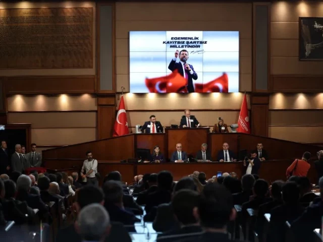 a digital billboard displays a picture of istanbul mayor ekrem imamoglu during a municipal council meeting to elect an interim mayor to run the city after imamoglu was jailed pending trial in istanbul turkiye photo reuters a digital billboard displays a picture of istanbul mayor ekrem imamoglu during a municipal council meeting to elect an interim mayor to run the city after imamoglu was jailed pending trial in istanbul turkiye photo reuters
