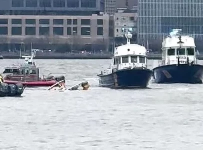 six killed as helicopter crashes into hudson river near lower manhattan six killed as helicopter crashes into hudson river near lower manhattan