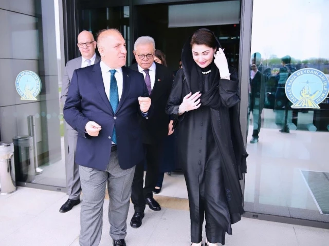 punjab chief minister maryam nawaz walks out of antalya airport in turkiye along with deputy governor prof dr saad aoglo photo nni punjab chief minister maryam nawaz walks out of antalya airport in turkiye along with deputy governor prof dr saad aoglo photo nni