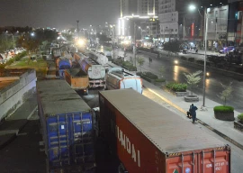lawyers protest brings korangi road traffic to standstill