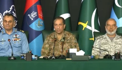 dg ispr lt gen ahmed sharif chaudhry addresses a media briefing alongside senior paf and pak navy officers screengrab
