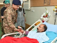 coas gen asim munir visits cmh rawalpindi on may 12 2025 lauds bravery of wounded in operation bunyanum marsoos photo ispr