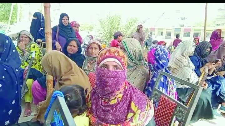 a woman shares her ordeal of illegal deduction from bisp allocations allegedly by officials at a government school in new karachi photo express a woman shares her ordeal of illegal deduction from bisp allocations allegedly by officials at a government school in new karachi photo express