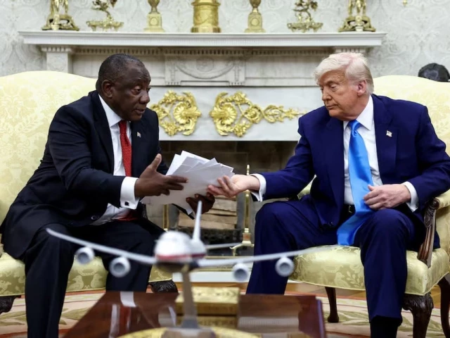 us president donald trump hands over to south african president cyril ramaphosa copies of articles that he said showed white south africans who had been killed in the oval office of the white house in washington dc us on may 21 2025 photo reuters us president donald trump hands over to south african president cyril ramaphosa copies of articles that he said showed white south africans who had been killed in the oval office of the white house in washington dc us on may 21 2025 photo reuters