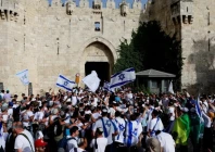 videos show israeli citizens inside the old city of jerusalem attacking palestinian shops and throwing objects at them screengrab videos show israeli citizens inside the old city of jerusalem attacking palestinian shops and throwing objects at them screengrab