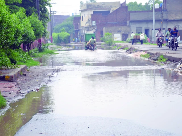 low lying areas flooded as authorities prioritize main roads photo express low lying areas flooded as authorities prioritize main roads photo express