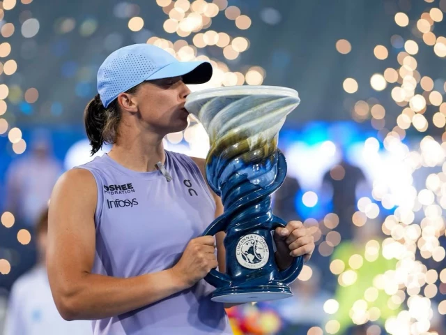 iga swiatek pol kisses the rookwood cup after defeating jasmine paolini ita during the cincinnati open at the lindner family tennis center photo reuters iga swiatek pol kisses the rookwood cup after defeating jasmine paolini ita during the cincinnati open at the lindner family tennis center photo reuters