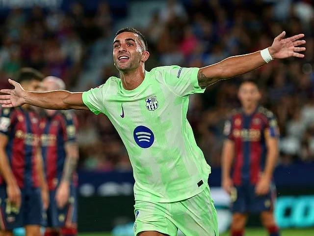 barcelona s ferran torres reacts after scoring during the la liga soccer match between levante and barcelona in valencia spain photo afp barcelona s ferran torres reacts after scoring during the la liga soccer match between levante and barcelona in valencia spain photo afp