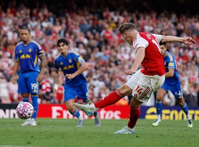 arsenal cruise past leeds arsenal cruise past leeds