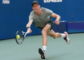 sinner swiatek romp through at us open as gauff struggles sinner swiatek romp through at us open as gauff struggles