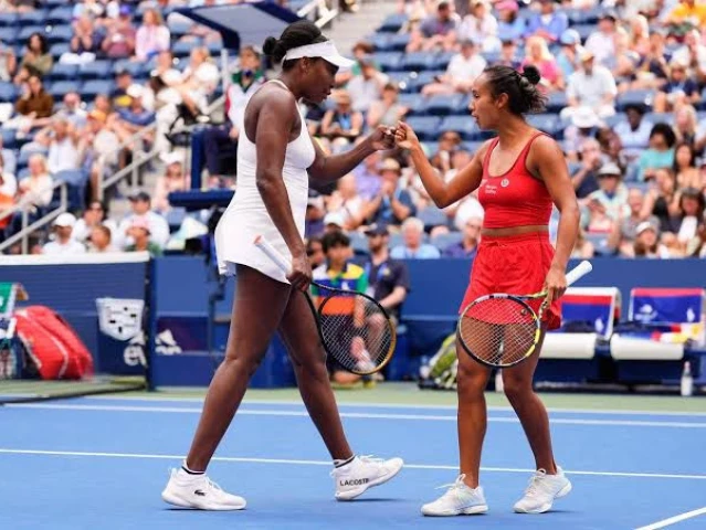 venus williams of the united states left and leylah fernandez of canada talk on the court during a first round women during the u s open tennis championships photo afp venus williams of the united states left and leylah fernandez of canada talk on the court during a first round women during the u s open tennis championships photo afp