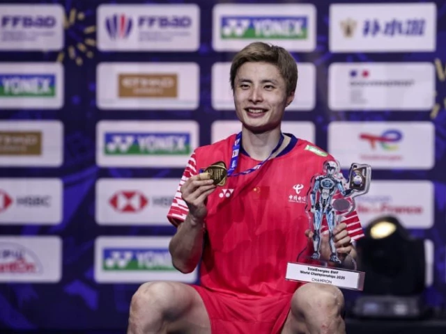 chinese world champion shi yuqi celebrates with his trophy in paris photo afp chinese world champion shi yuqi celebrates with his trophy in paris photo afp