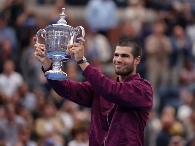 carlos alcaraz poses with the us open trophy after his victory photo reuters carlos alcaraz poses with the us open trophy after his victory photo reuters
