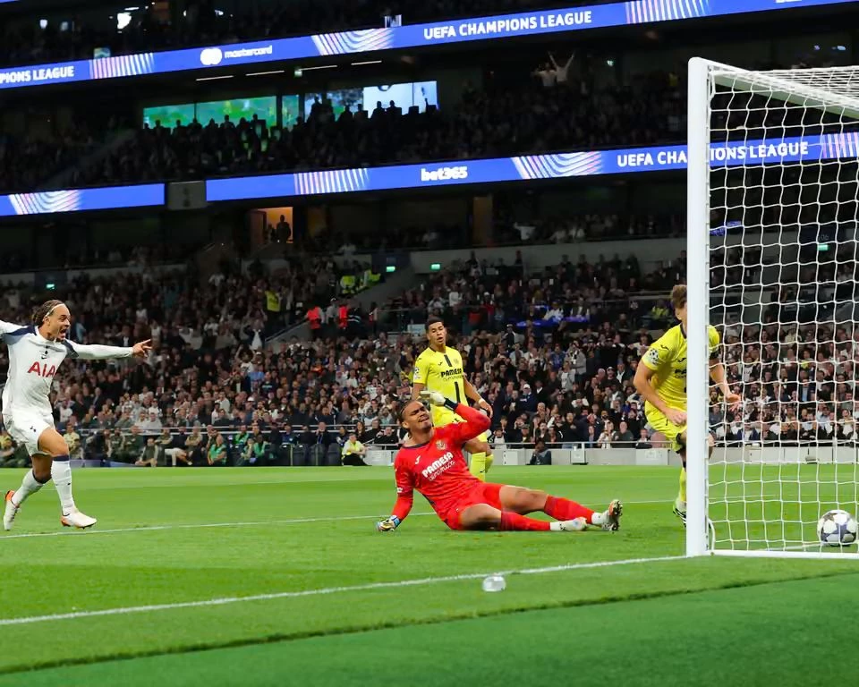 villarreal goalkeeper luiz j nior scores the own goal that proved decisive at spurs photo afp