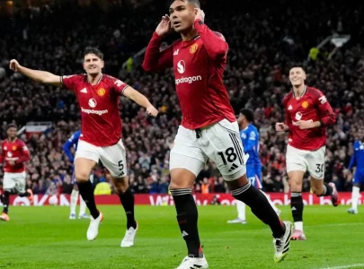 man utd earn vital win against chelsea as liverpool stay perfect