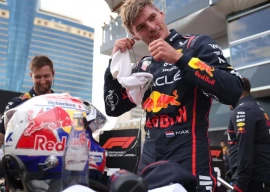 verstappen takes pole after wild session of six red flag crashes