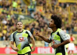 dortmund keep heat on bayern with mainz win dortmund keep heat on bayern with mainz win