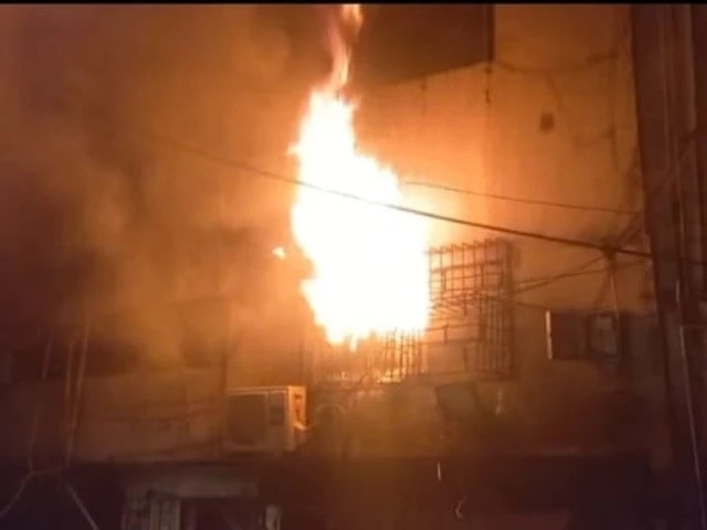 two women die 10 sustain injuries as fire engulfs karachi s defence residential building