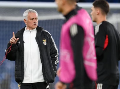 mourinho expects chelsea fans to show respect